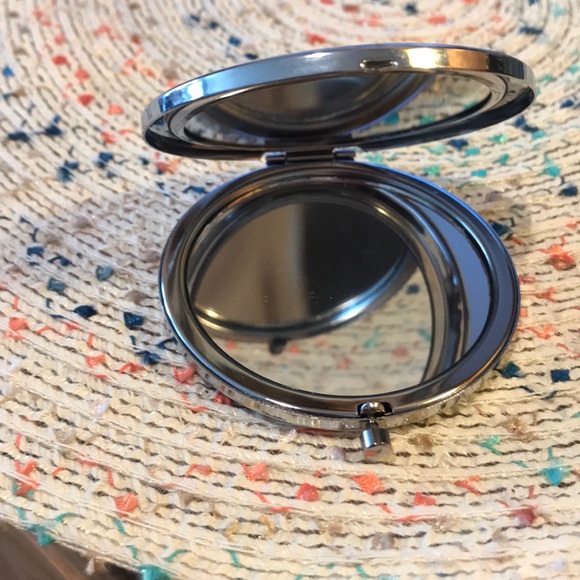 Compact Mirror - Picture 5 of 8